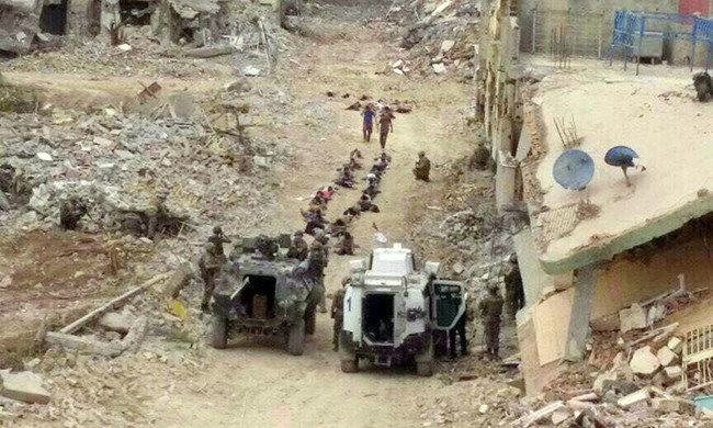 Nusaybin'de 42 PKK'lının teslim olma anı! Askerlerin önünde soyunup...