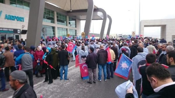 Davutoğlu'nu Konya'da bekleyen sürpriz! Bakın kim karşıladı