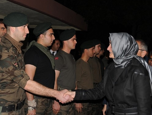 Aile Bakanı'ndan özel harekat timlerine anlamlı hediye