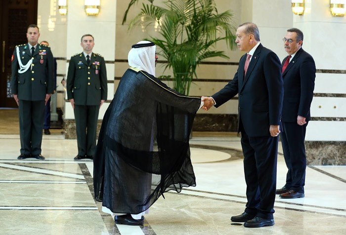 Erdoğan Arap büyükelçinin elindekini görünce...