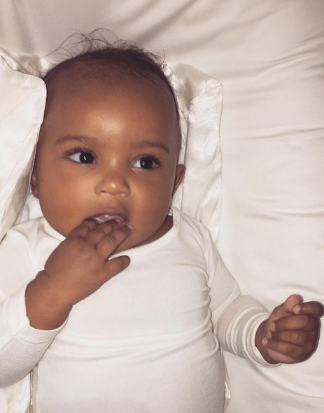 Kim Kardashian minik oğlu Saint'in ilk fotoğrafı