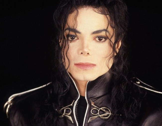 Michael Jackson şoku bitmiyor! Evinden cansız çocuk...