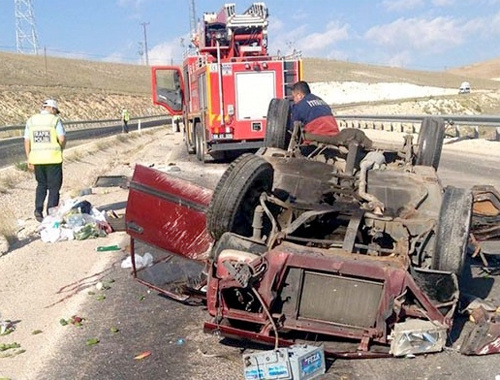 Sivas'ta korkunç kaza 6 yaralı!