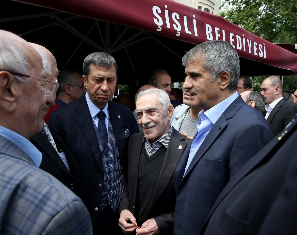 Türkan Şoray Tanju Gürsu'nun cenazesine büyük üzüntü yaşadı