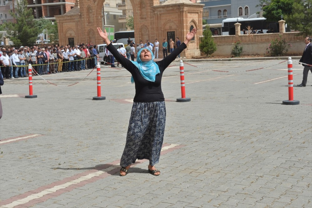 Midyat şehitlerini cenaze töreninde yürek yakan ağıt!