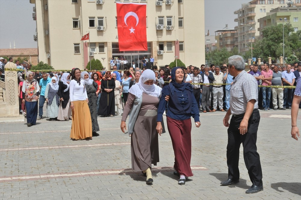 Midyat şehitlerini cenaze töreninde yürek yakan ağıt!