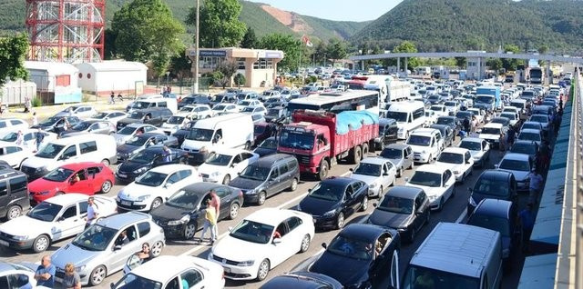 Bayramda trafik çilesi çekmeyin! Bakın hangi yollar açık