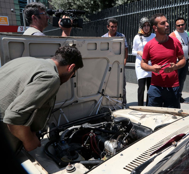 Bomba yazılı otomobil durağa çekilince olanlar oldu 