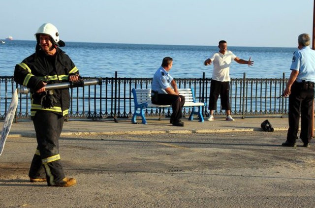 Üzerine benzin döküp kendini yakmak istedi