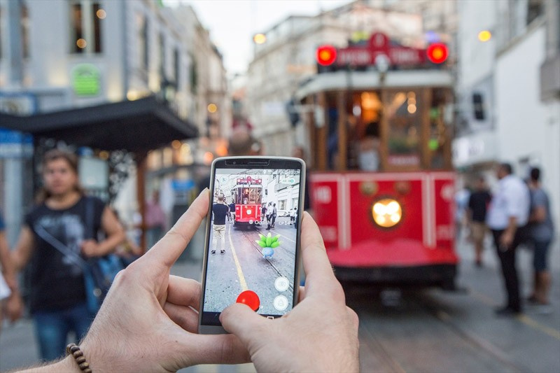 İstanbul sokaklarında Pokemon GO çılgınlığı