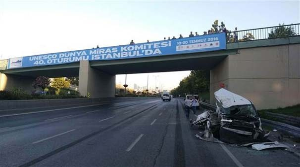 Gözü dönmüş cuntaların tankları araçları dümdüz etmiş!