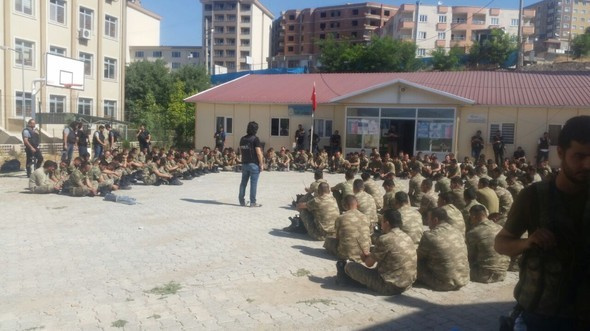 Şırnak'ta 309 darbeci asker böyle teslim oldu!