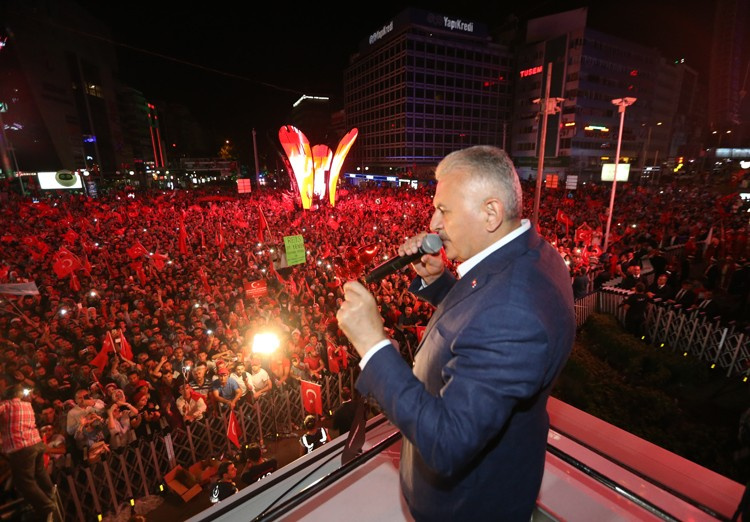 Ankara'da Kızılay Meydanı doldu taştı!