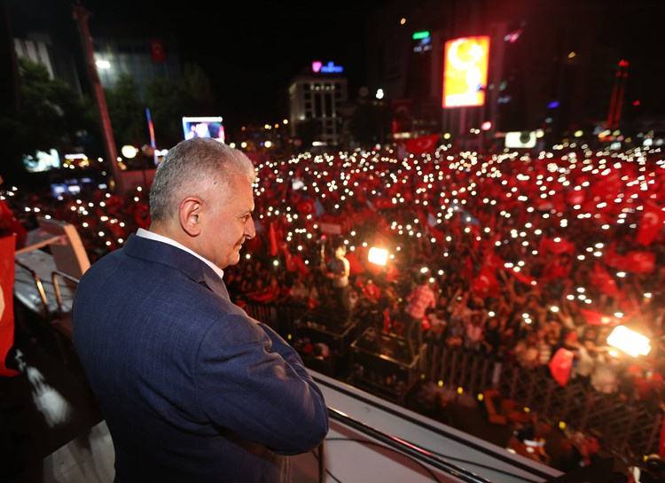 Ankara'da Kızılay Meydanı doldu taştı!