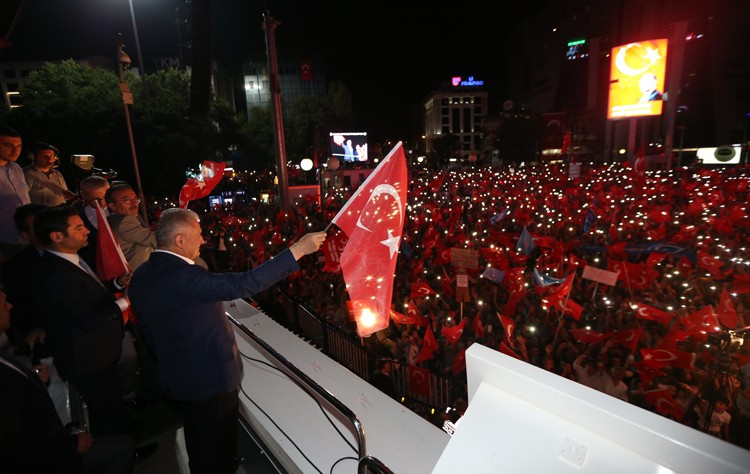 Ankara'da Kızılay Meydanı doldu taştı!