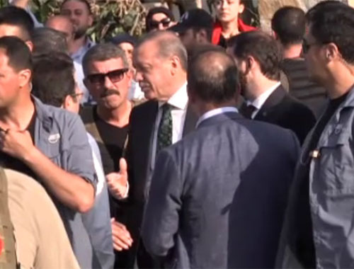 Erdoğan'ın evinde darbe protestosu!