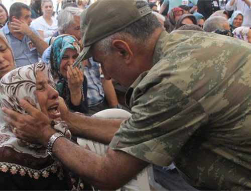 Tümgeneral şehit cenazesinde böyle bağırdı