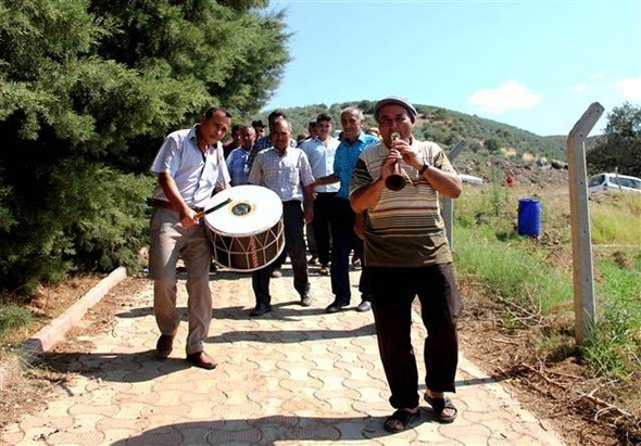 Davul zurnayla göbek attıran haber!