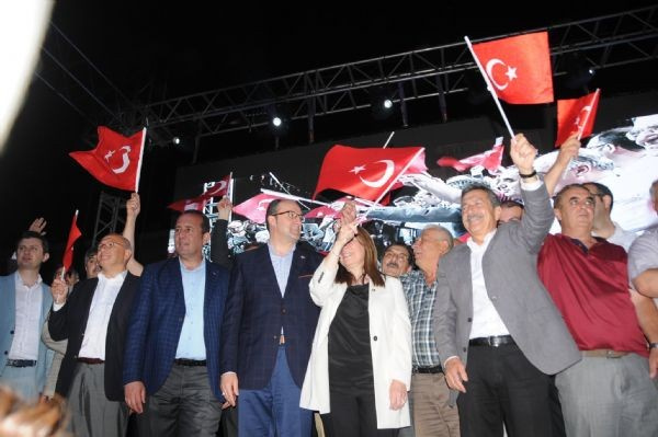 Böylesi daha önce hiç yaşanmadı! AK Parti ve CHP'liler...