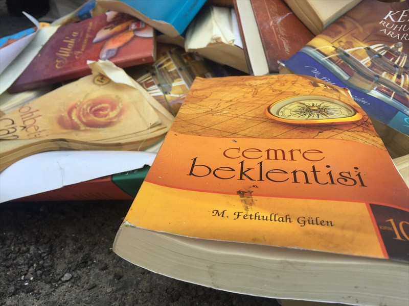 Kars çayı kenarında Gülen'in kitapları bulundu