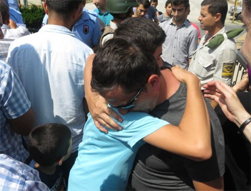 Tutuklu askeri lise öğrencileri gözyaşlarıyla tahliye oldu