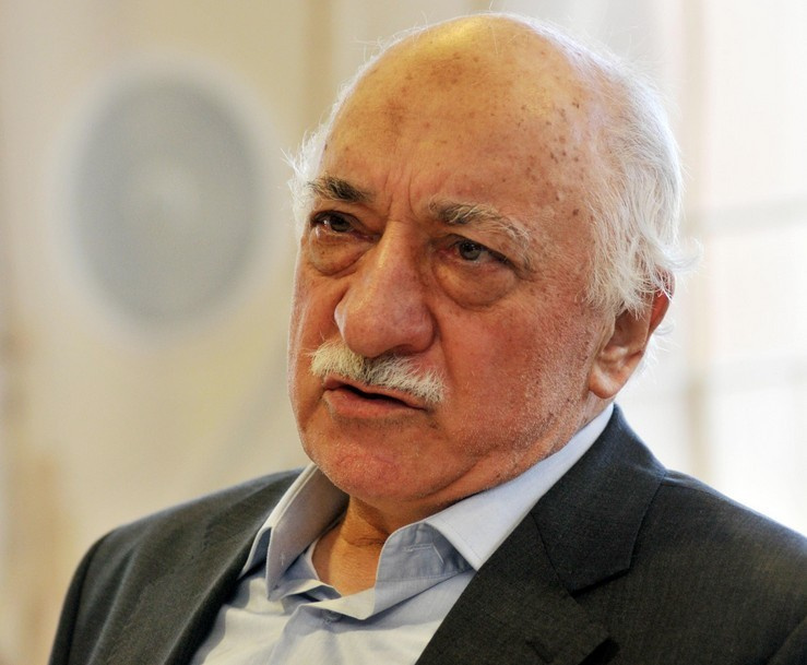 FETÖ'nün abisi ilk kez anlattı! Çok yardım yapana 'Gülen seccadesi'