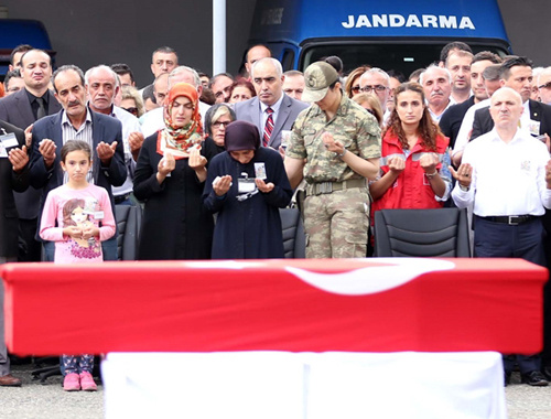 Kılıçdaroğlu'na saldırıda şehit olan asker memleketine uğurlandı