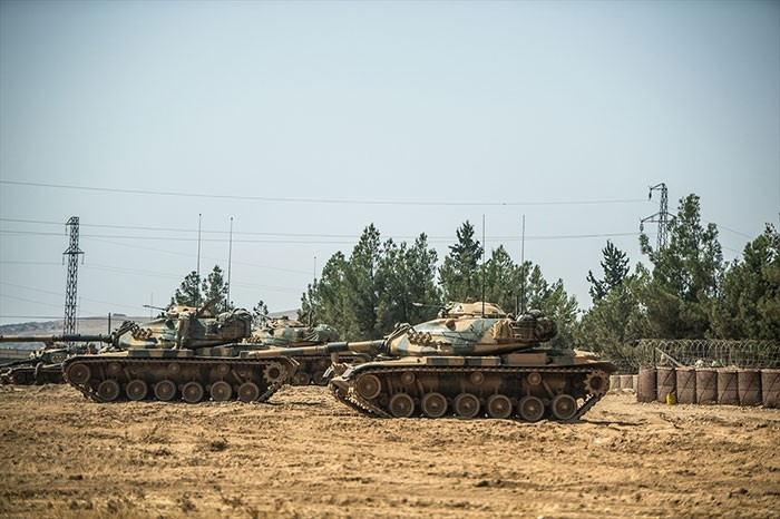 Tank ve zırhlı taşıyıcılar Türkiye tarafında hazır bekliyor!
