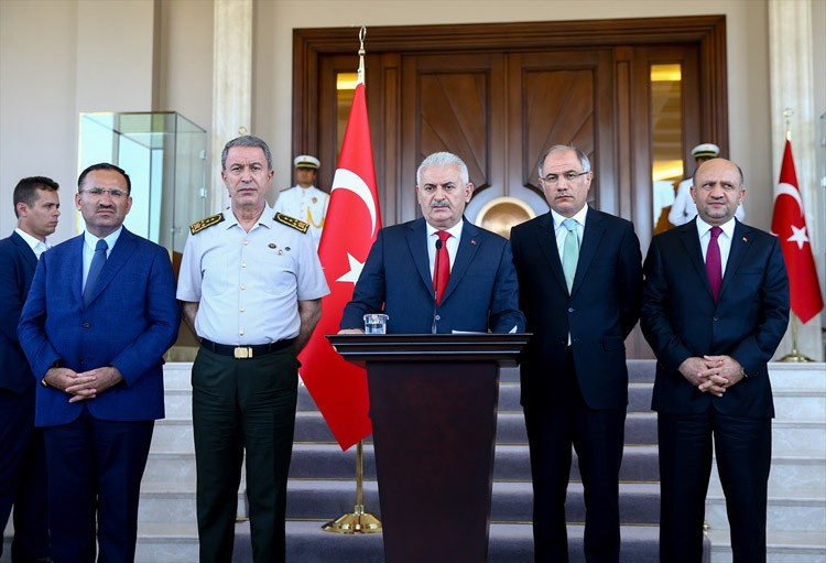 Hangi ülkenin ordusu kime bağlı? Askerlik zorunlu mu? 