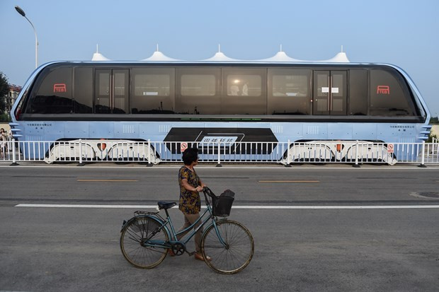 Dünyanın en ilginç otobüsü trafiğe çıktı