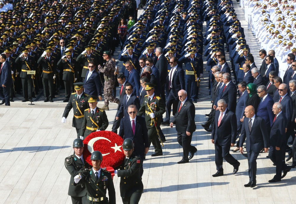 Anıtkabir'de en dikkat çeken kare! Erdoğan deftere ne yazdı?