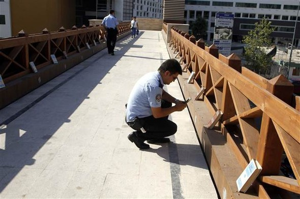 Üst geçitte FETÖ alarmı! Birer birer incelediler