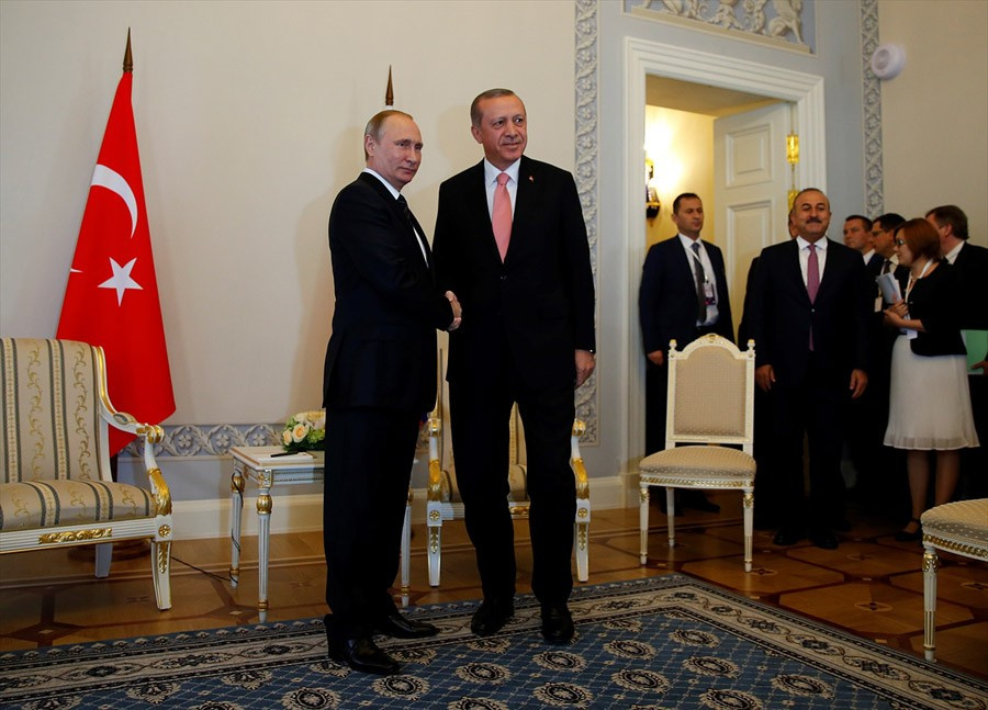 Putin ayakta bekledi Erdoğan böyle geldi dünya bunu izledi!