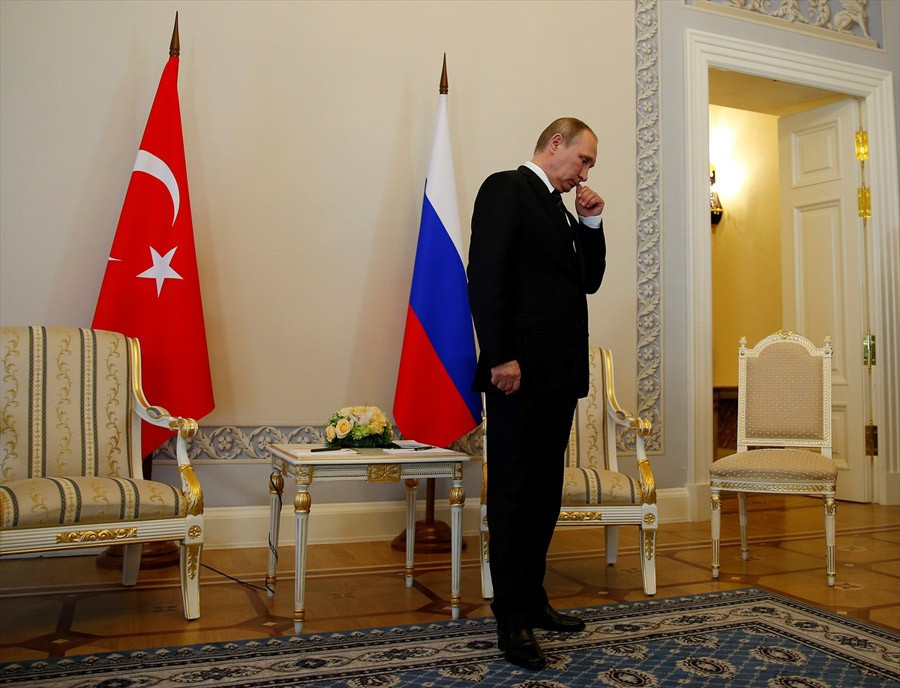 Putin ayakta bekledi Erdoğan böyle geldi dünya bunu izledi!