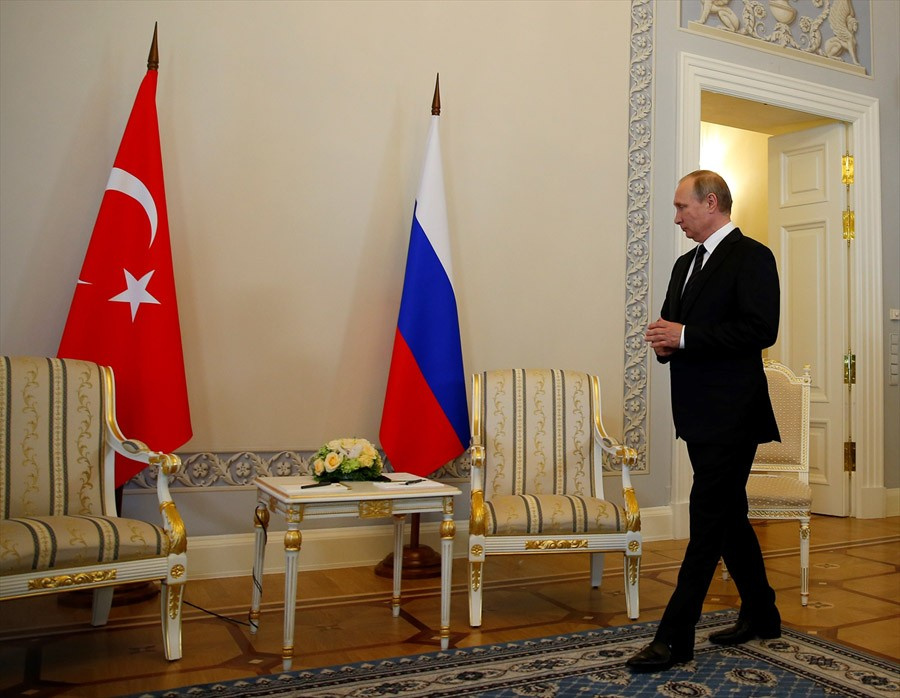 Putin ayakta bekledi Erdoğan böyle geldi dünya bunu izledi!