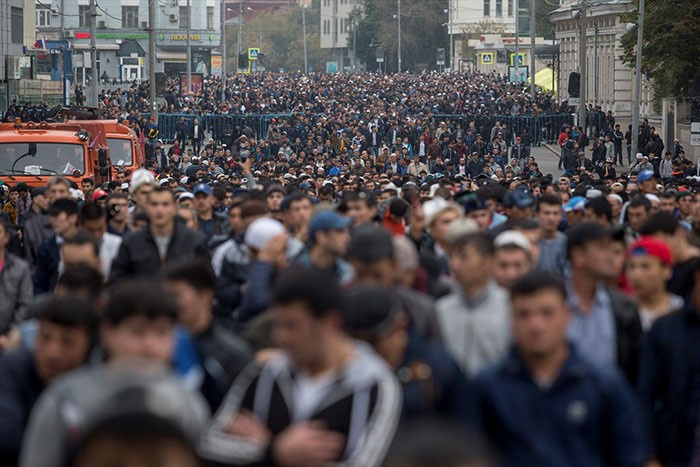 Moskova'da bayram namazı! Sokaklar dolup taştı