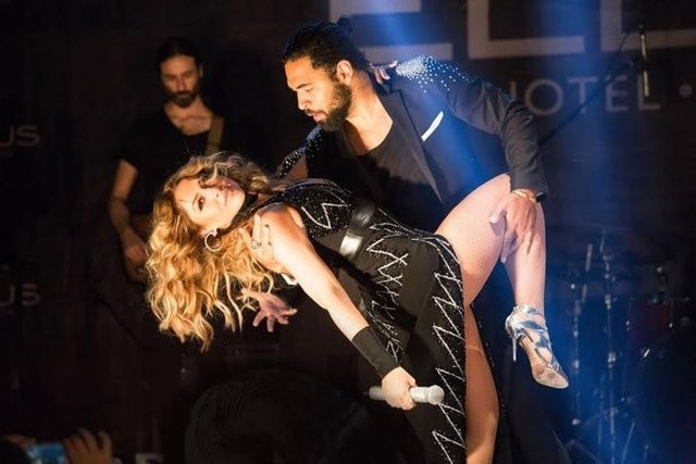 Kıbrıs'ta Hadise rüzgarı esti