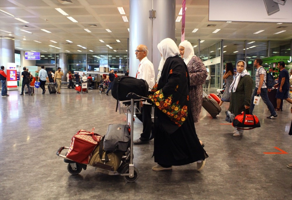 İlk hac kafilesi yurda döndü bakın ne için dua ettiler