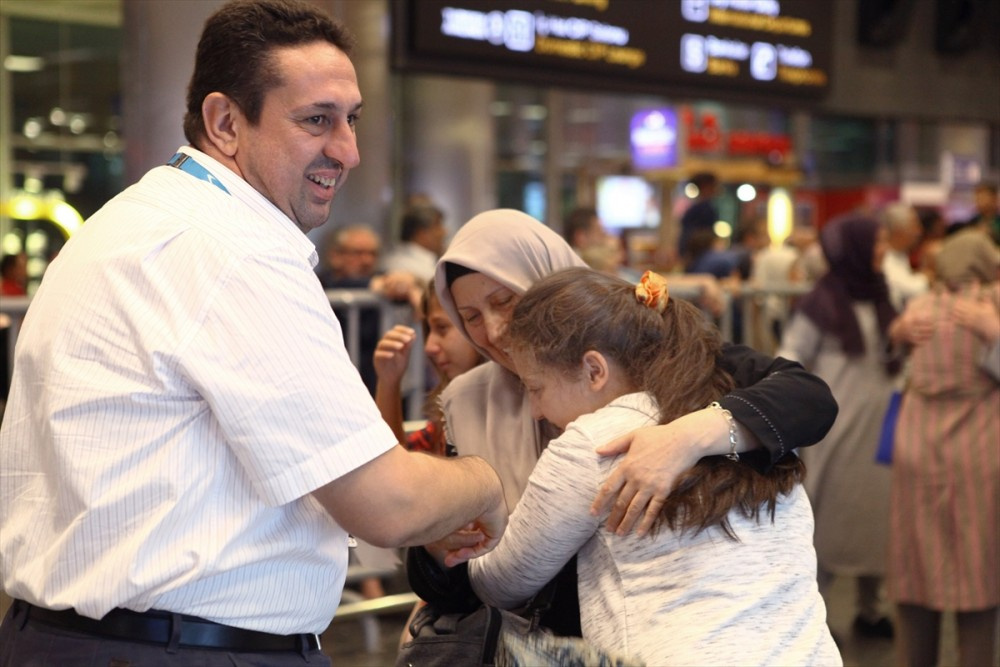 İlk hac kafilesi yurda döndü bakın ne için dua ettiler