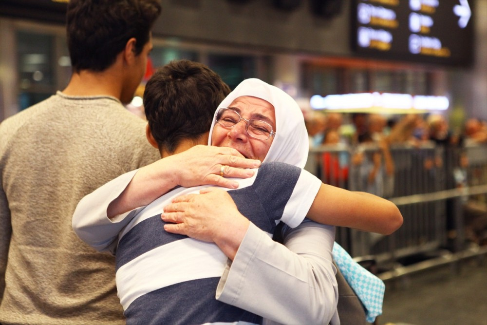 İlk hac kafilesi yurda döndü bakın ne için dua ettiler