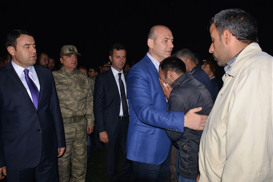 Süleyman Soylu'nun şehit cenazesine damga vuran fotoğrafı