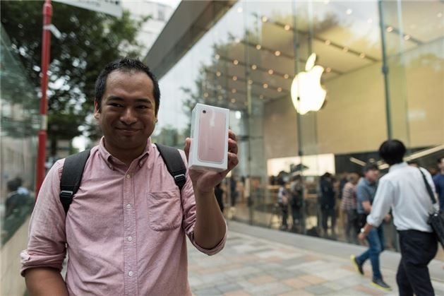 Japonya'da iPhone 7 satışları başladı