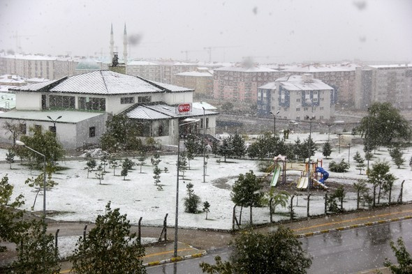 Yılın ilk karı yağdı İstanbul'a sadece 3 saat uzakta