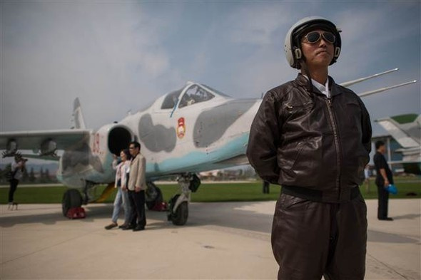 Kuzey Kore'de Amerikan malı helikopterle festival