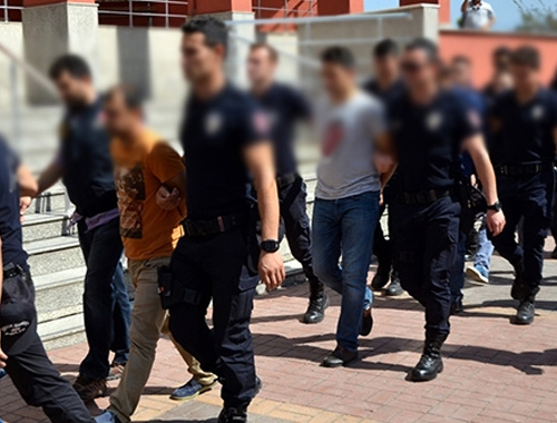 Antalya'da 10'u kadın 65 kişi FETÖ'den gözaltında!