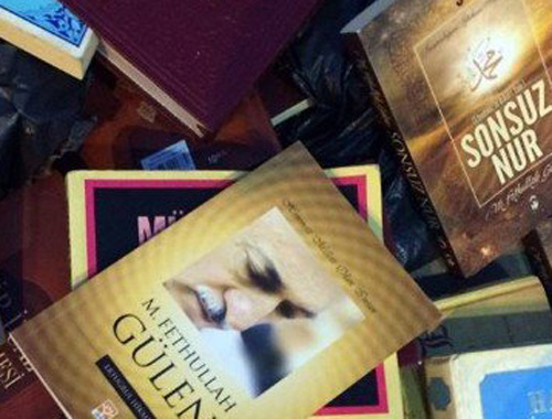 IŞİD'lilerin evlerinden Gülen'in kitapları çıktı