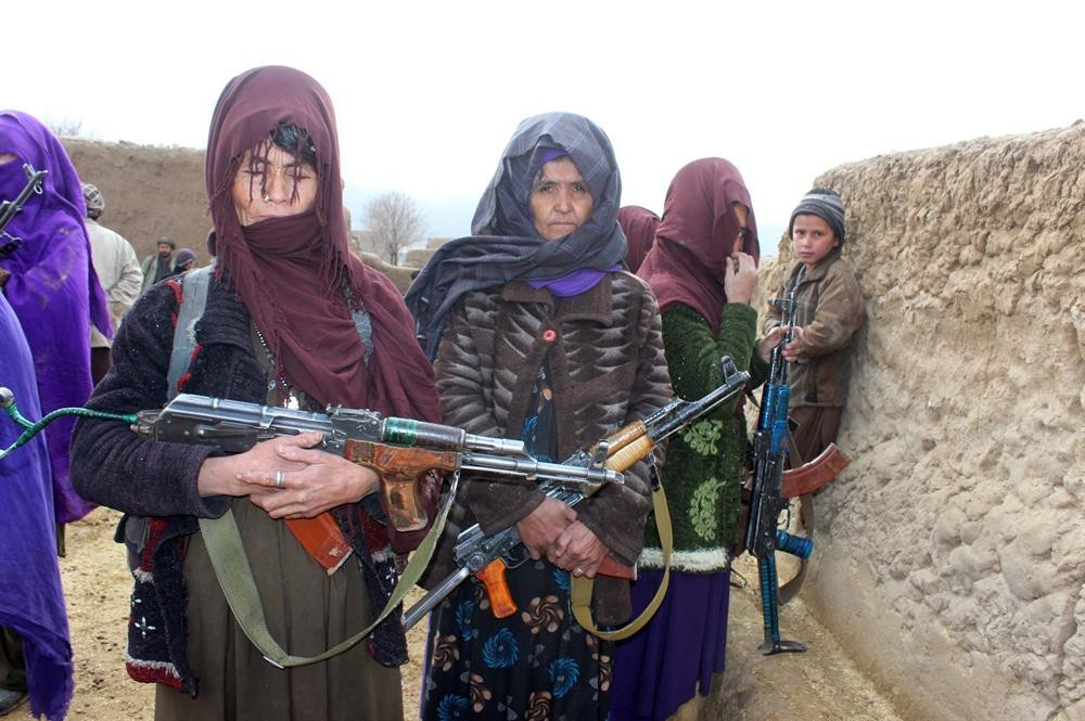 Afgan kadınlar DAEŞ'e karşı silahlandı