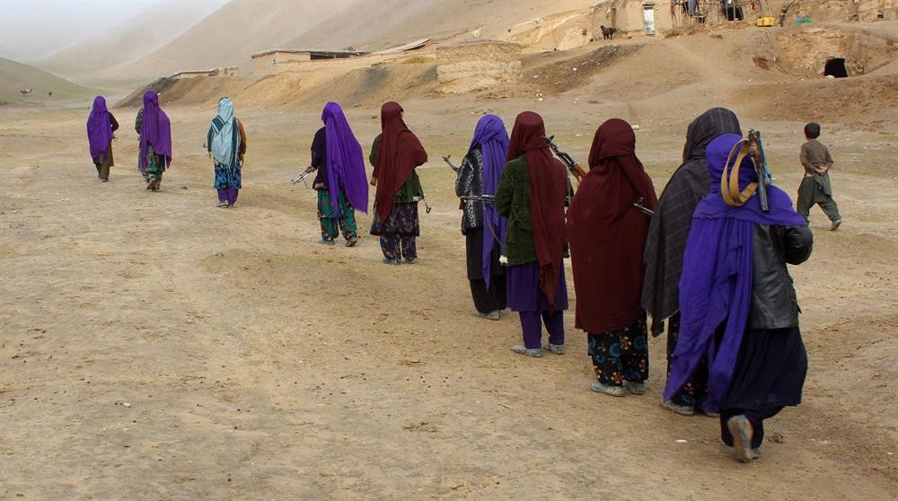 Afgan kadınlar DAEŞ'e karşı silahlandı