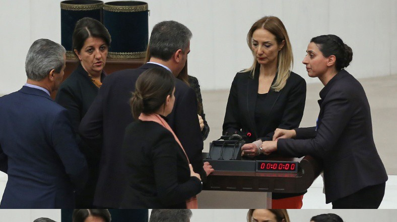 Meclis fena karıştı! Kadın vekiller birbirine girdi