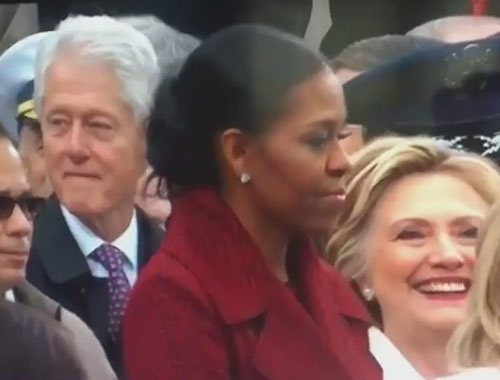 Bu video dünyada olay oldu Clinton eşini fena yakaladı
